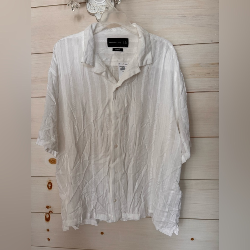 MENS Abercrombie & Fitch Cream Cropped Shirt